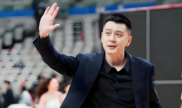 奇异果官方网站-输青岛16分！杨鸣中肯点评，指出了3大输球的原因