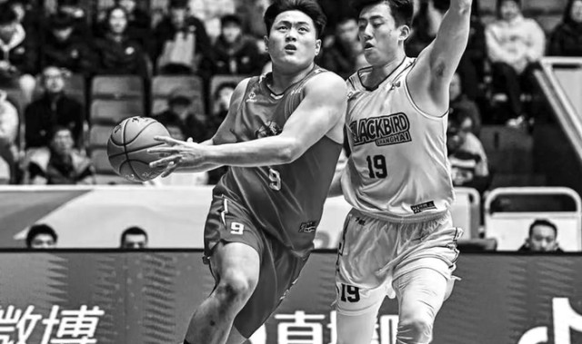 奇异果app-晋江籍球员翁金郎将参与角逐|男篮|三分球|石家庄|投篮|加时赛_新浪体育_新浪新闻