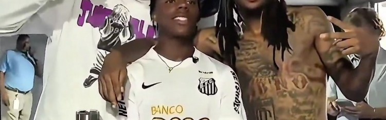 甲亢哥巧遇莫兰特与小贾伦，手持三折叠尽显球迷热情