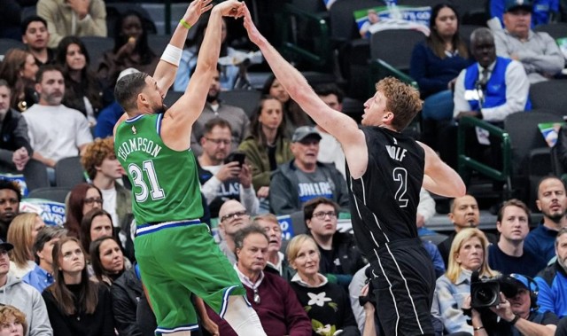 奇异果官方平台-克莱生涯三分命中达2800个，成为NBA历史第五位达此成就的球员