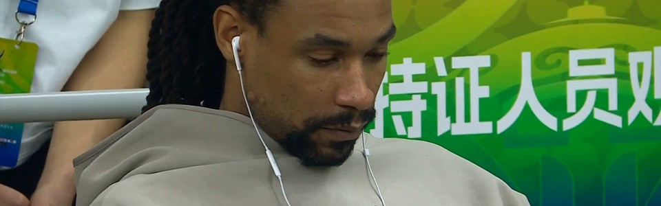 奇异果体育-已打完广东最后一场？球队落后，玩手机漠不关心，解说员：不应该