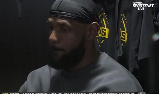 奇异果体育-詹姆斯谈球衣佩戴徽章做球星卡：太不可思议了，太谦卑了，太幸运了